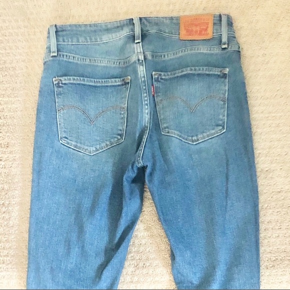 | levi’s • 720 hi-rise skinny distressed medium wash denim jean • size 26 | - Picture 3 of 4